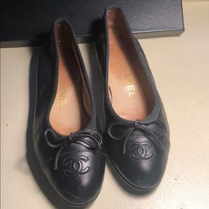 Chanel black classic flat